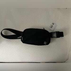 Lululemon everywhere belt bag 1L